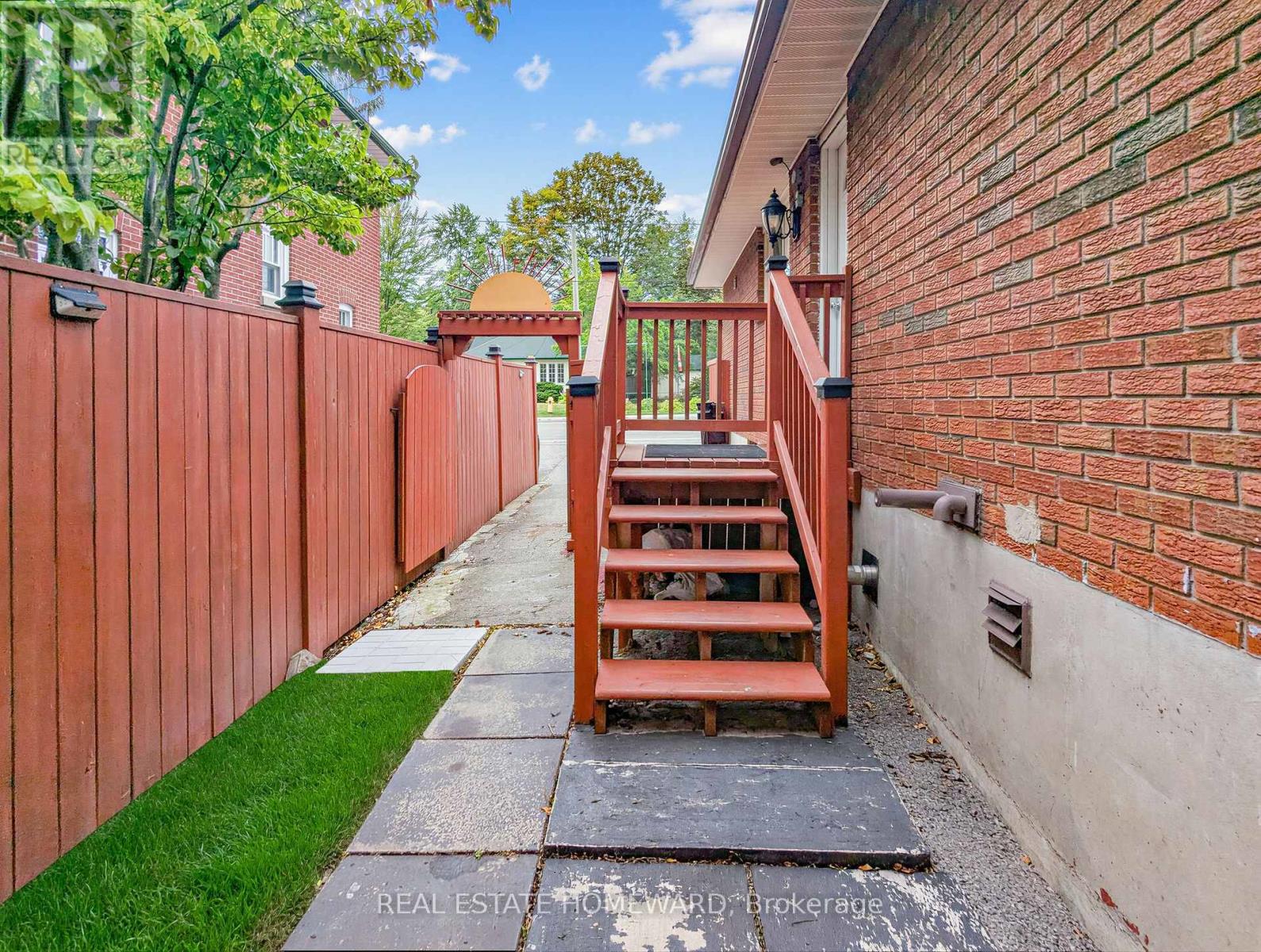 621 BYRON STREET S - 46