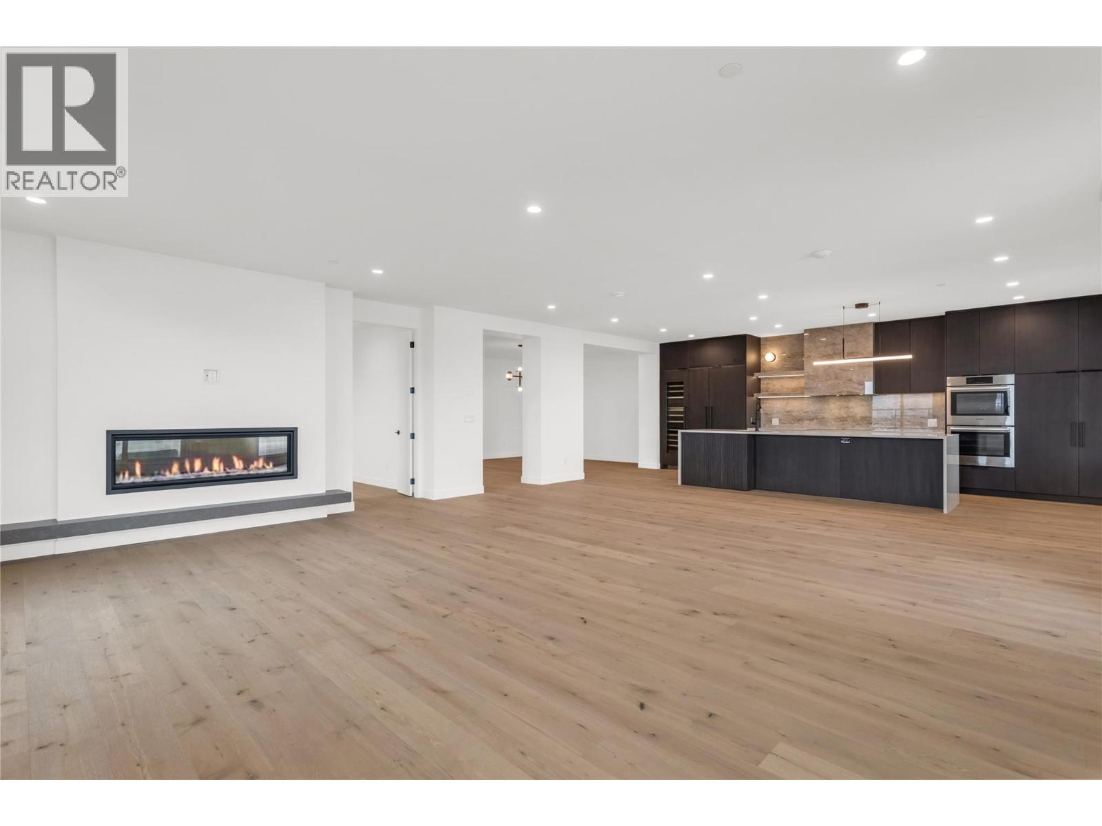 #PH1406 3300 Lakeshore Road - 16