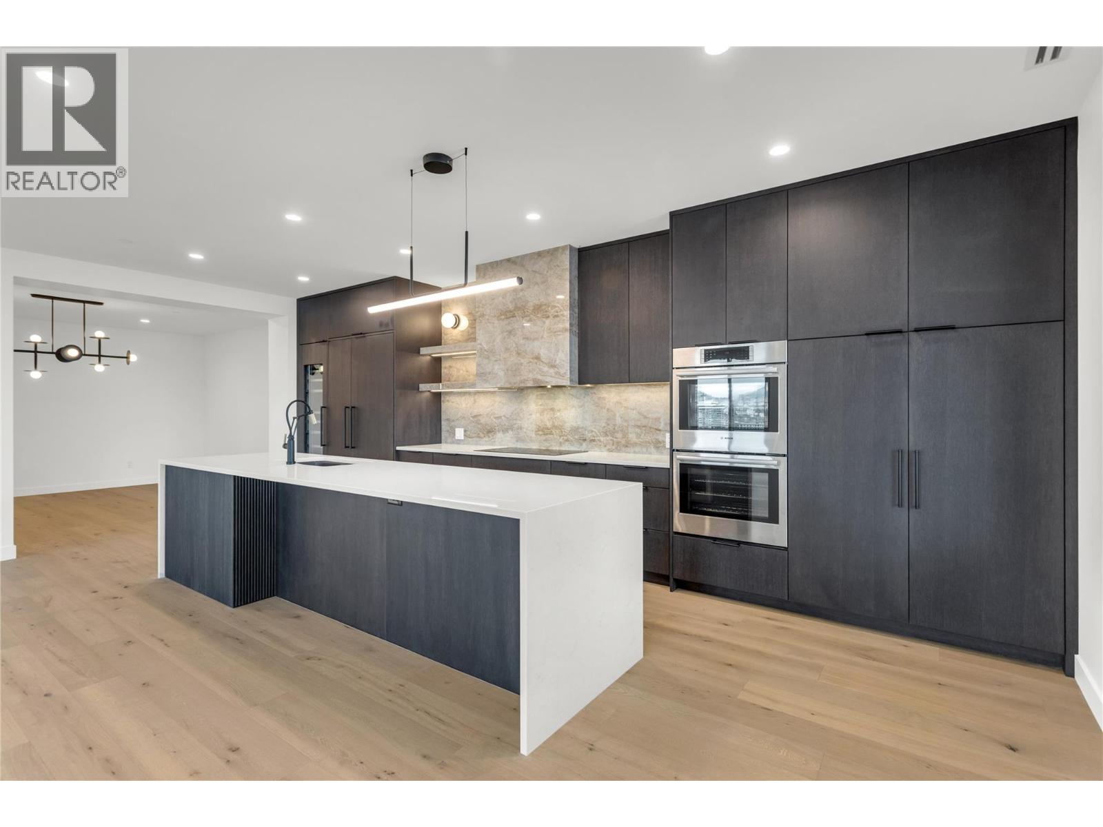 #PH1406 3300 Lakeshore Road - Image 23
