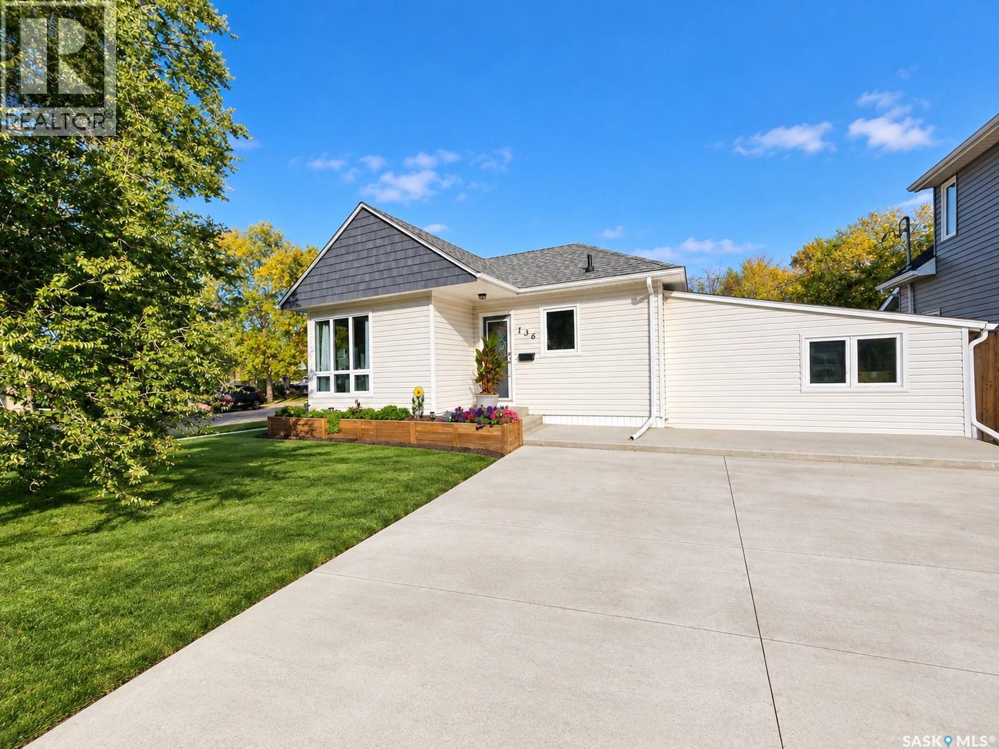 136 10th STREET NE, Weyburn