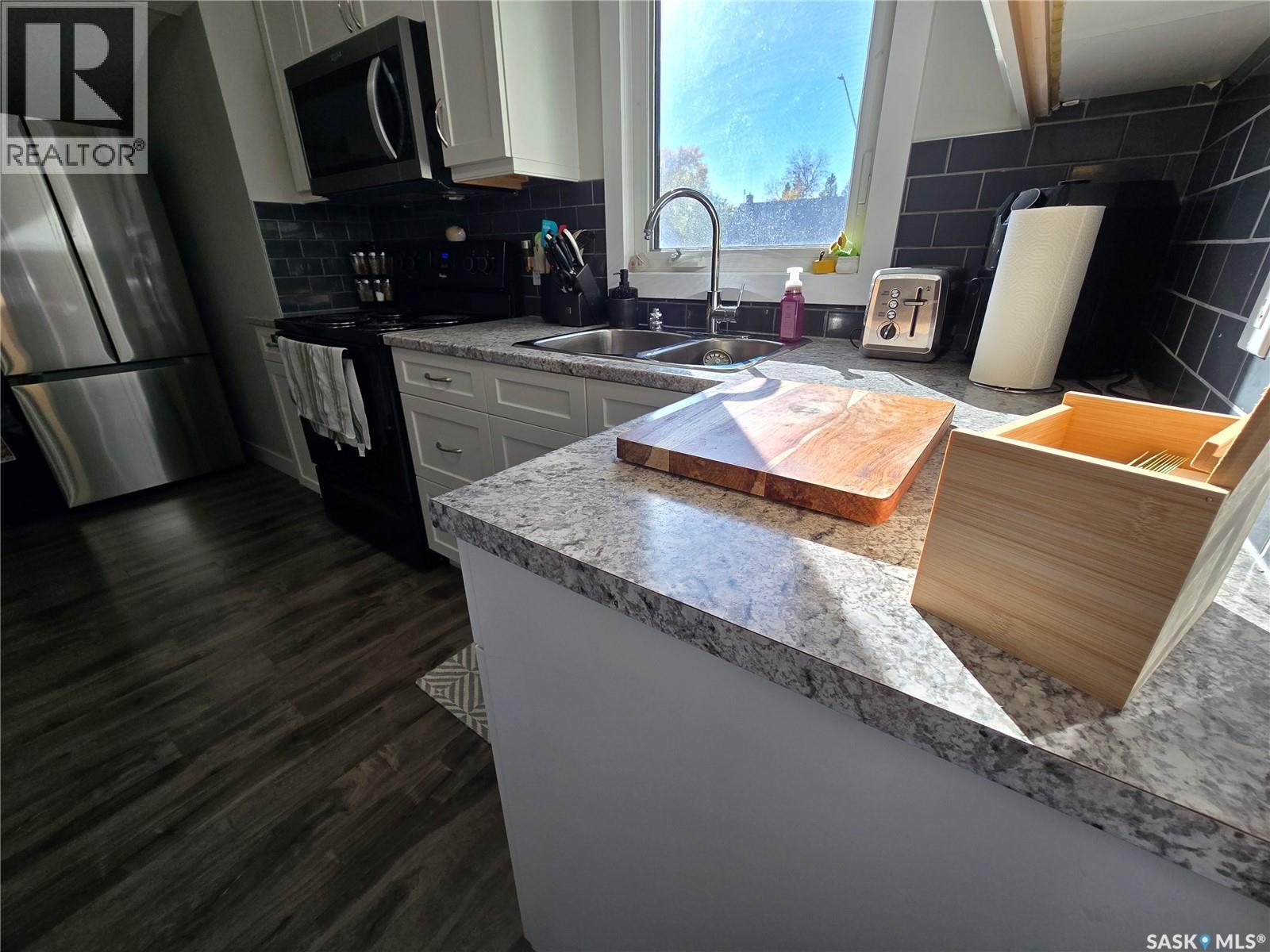 136 10th STREET NE, Weyburn — photo 19