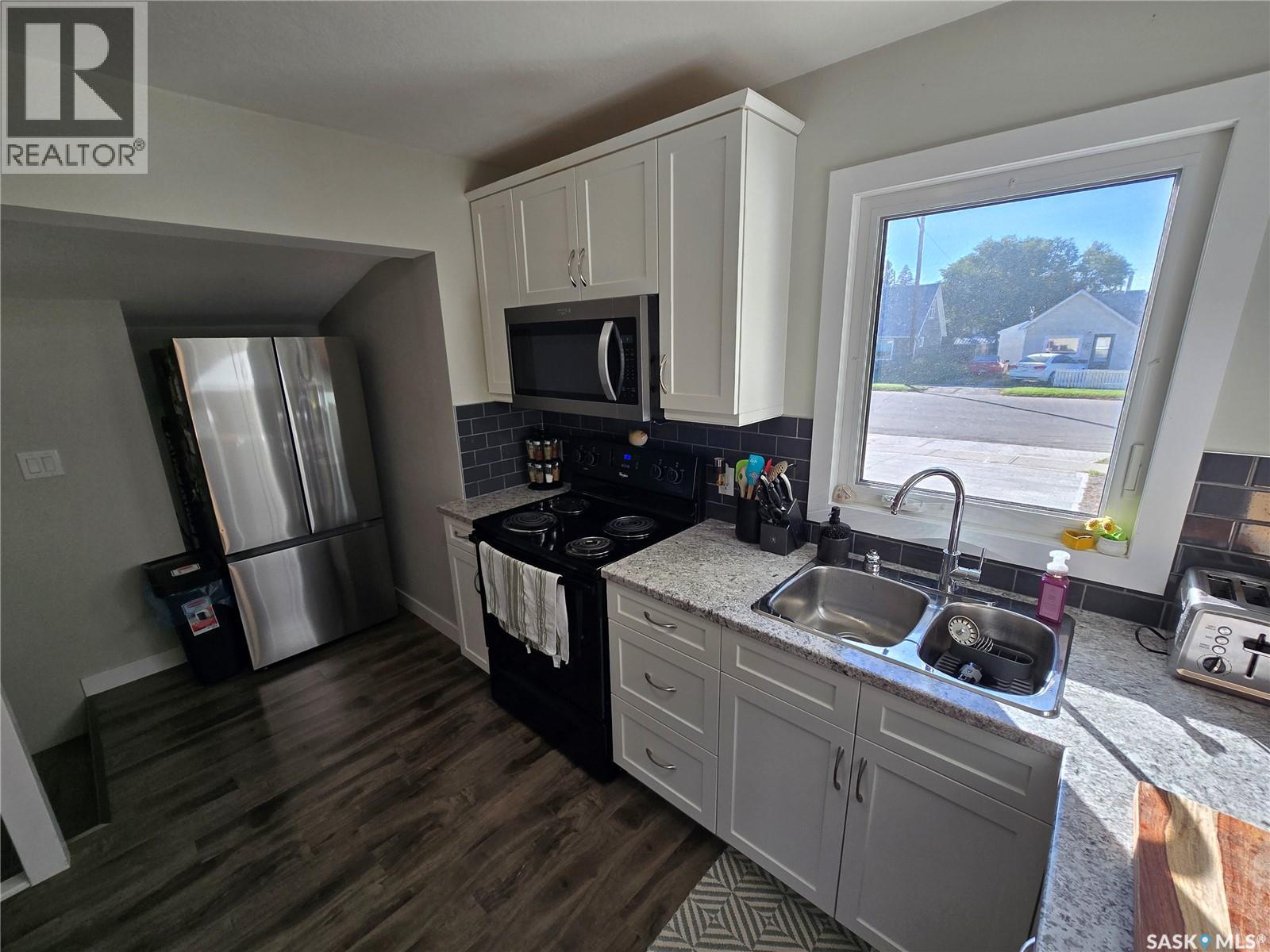 136 10th STREET NE, Weyburn — photo 20