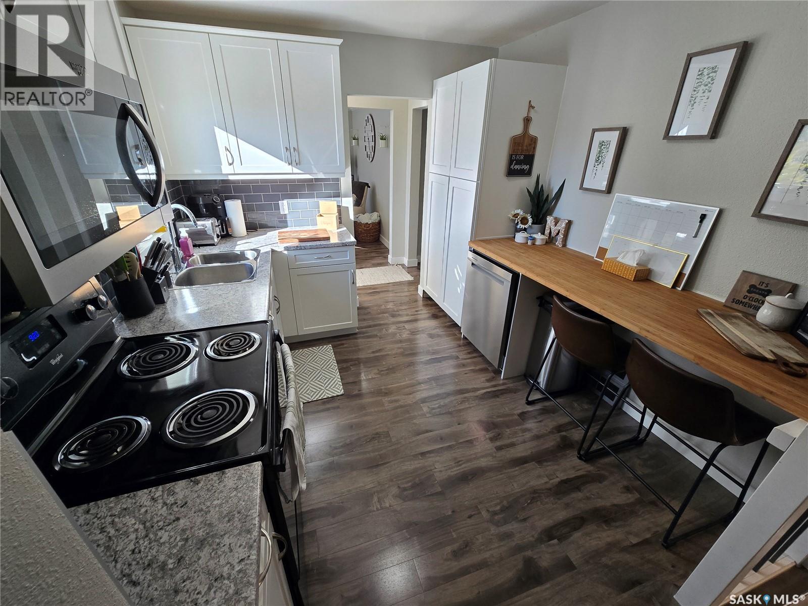 136 10th STREET NE, Weyburn — photo 23