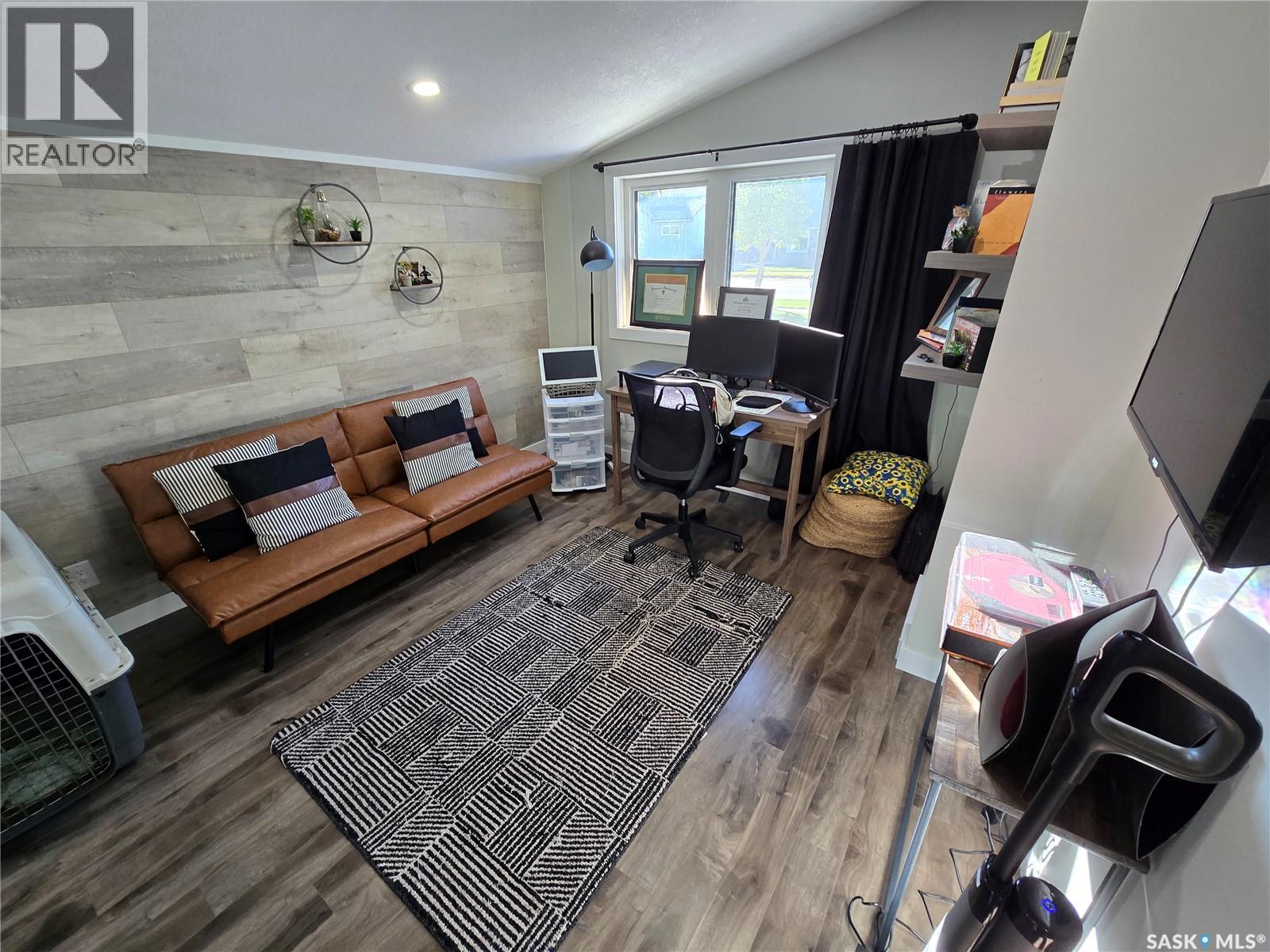 136 10th STREET NE, Weyburn — photo 28
