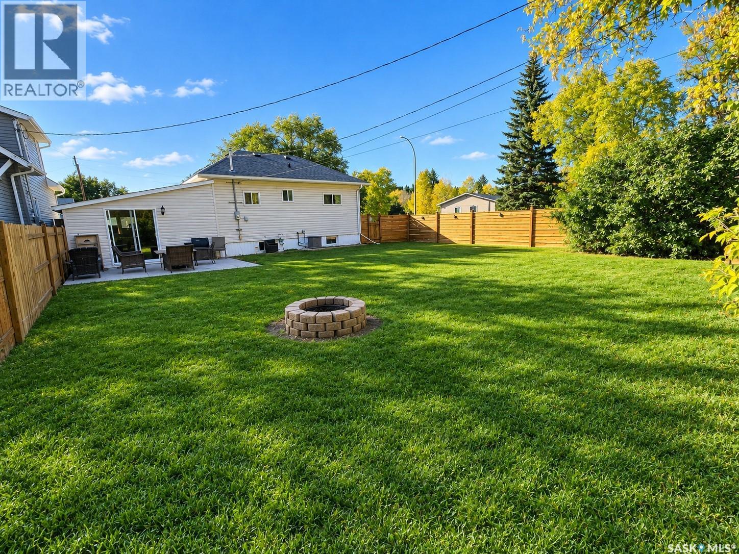 136 10th STREET NE, Weyburn — photo 3