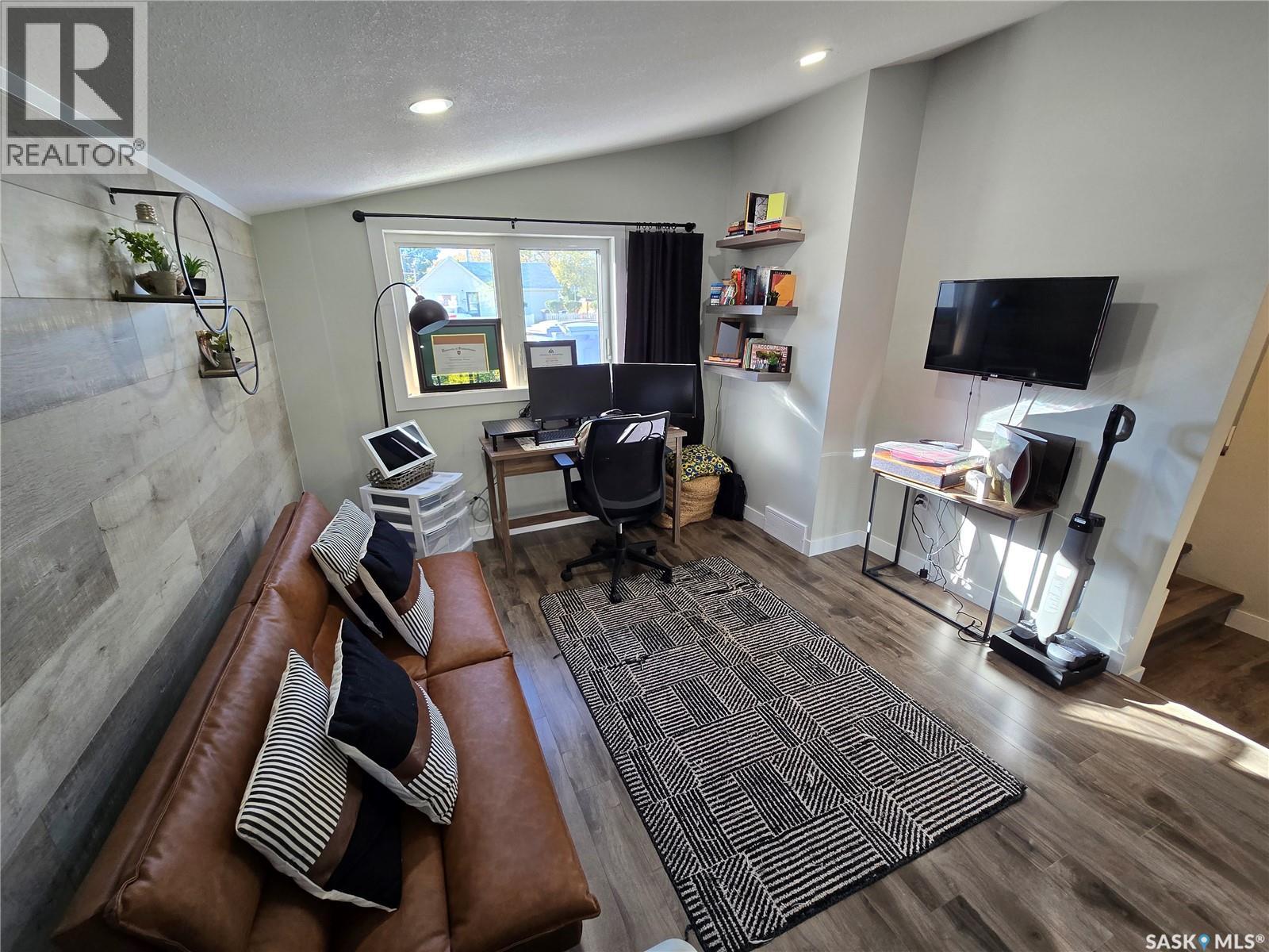 136 10th STREET NE, Weyburn — photo 31