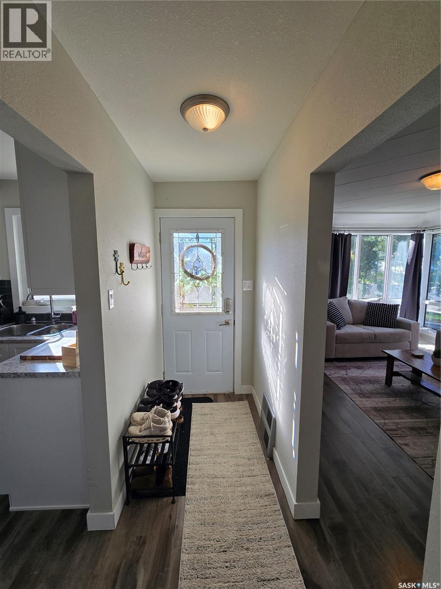 136 10th STREET NE, Weyburn — photo 5