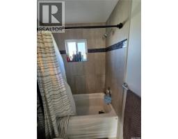 136 10th Street Ne, Weyburn, SK S4H1G9 Photo 18