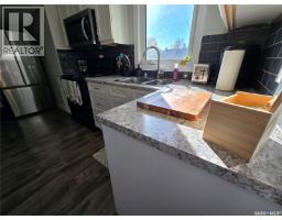 136 10th Street Ne, Weyburn, SK S4H1G9 Photo 19