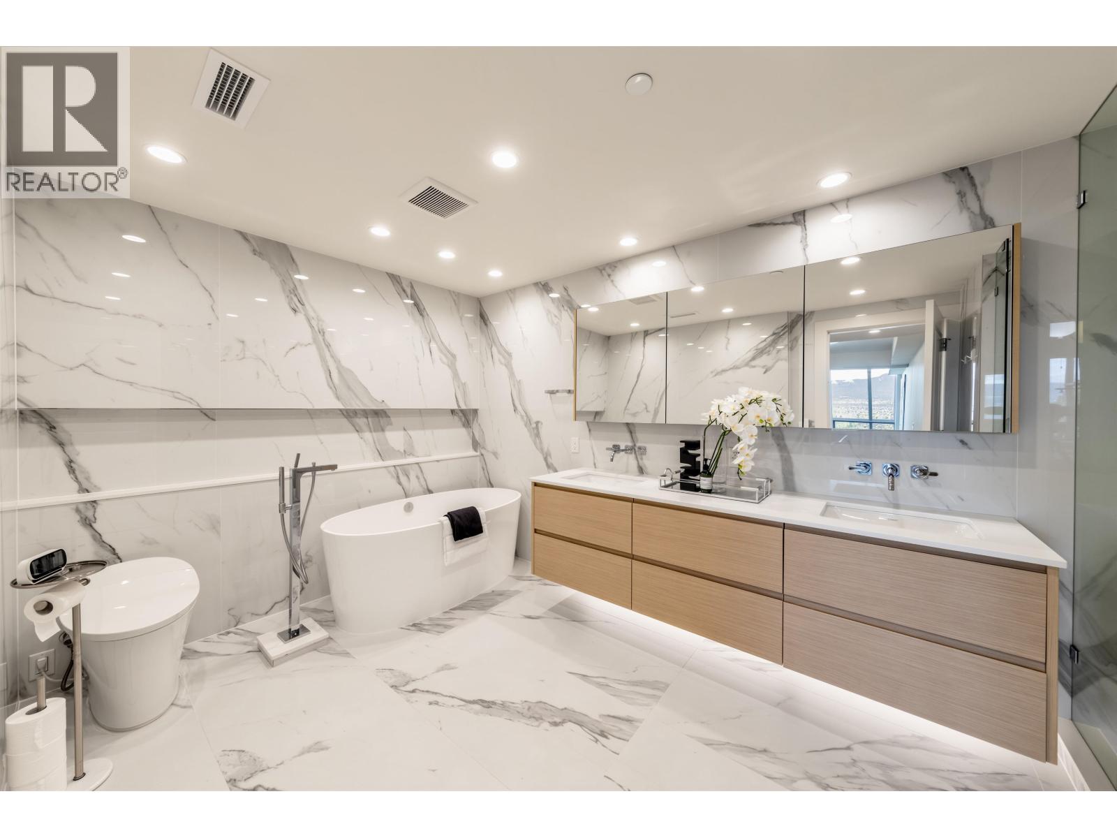 401 3639 W 16TH AVENUE, Vancouver - Image 1