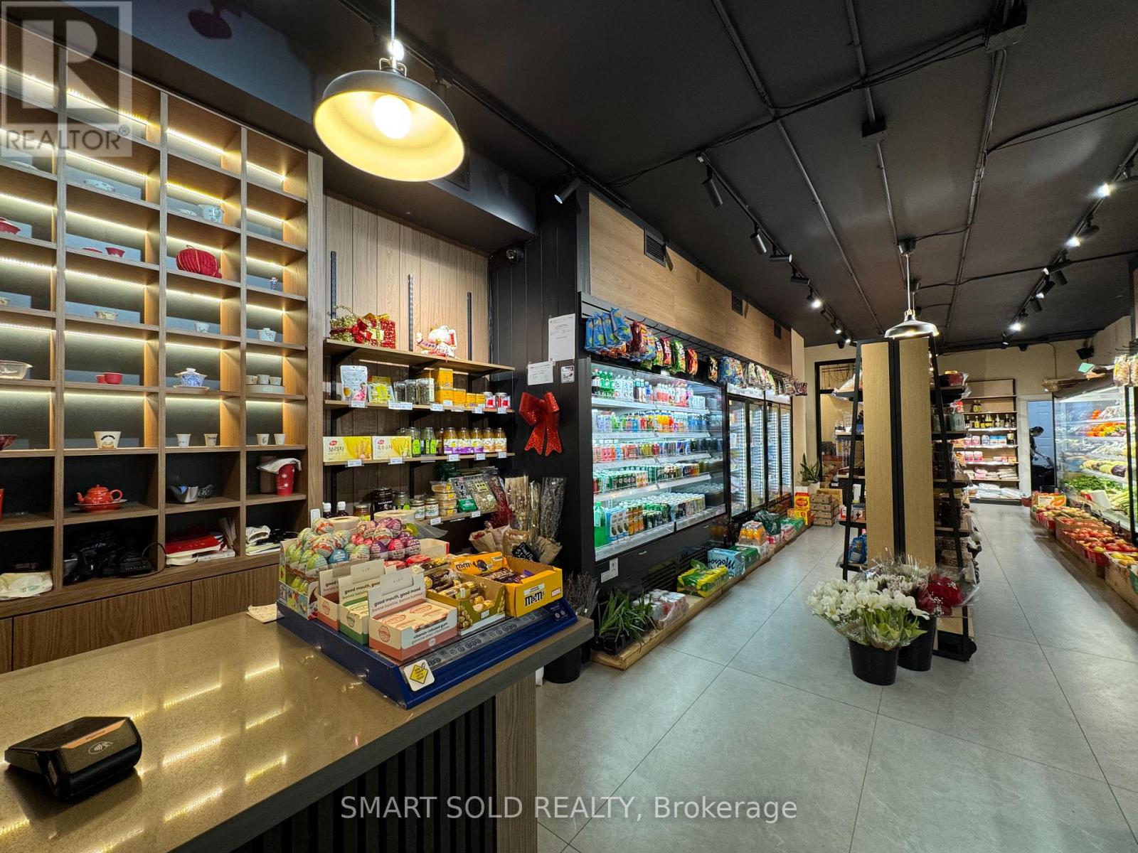 2001 YONGE STREET, Toronto (Mount Pleasant West) — photo 2