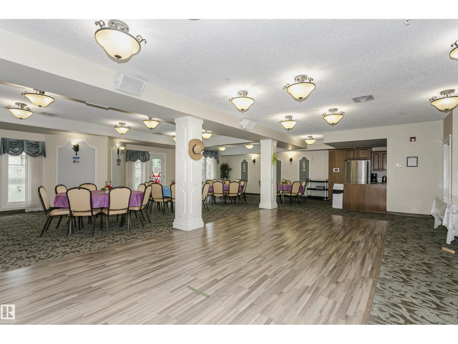 #325 9820 165 ST NW - 39