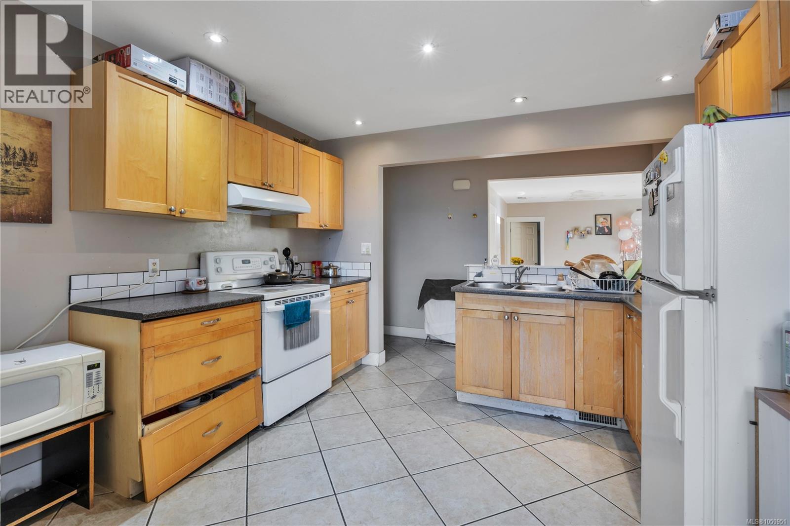 695 Franklyn St - 2
