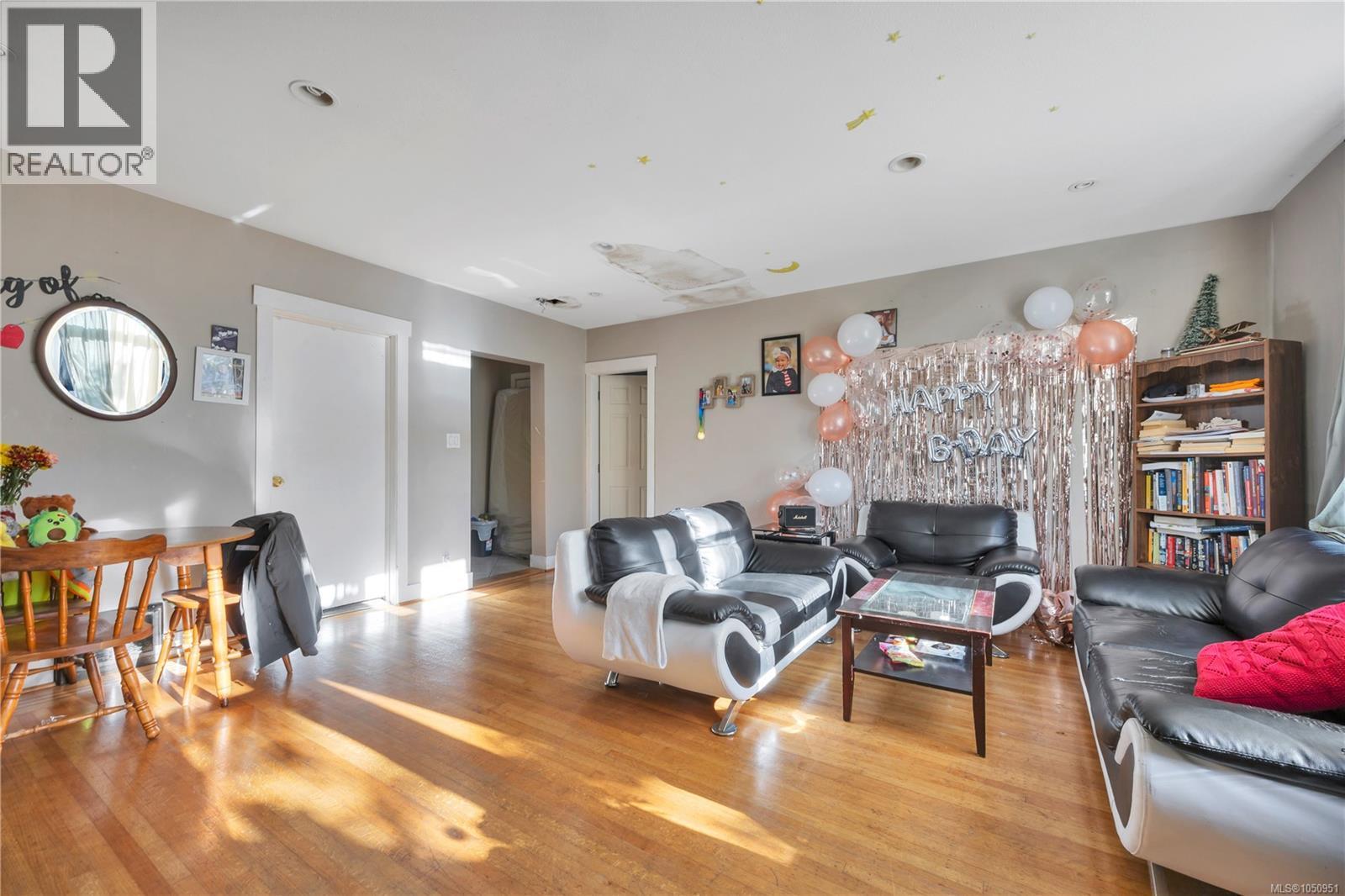 695 Franklyn St - Image 4