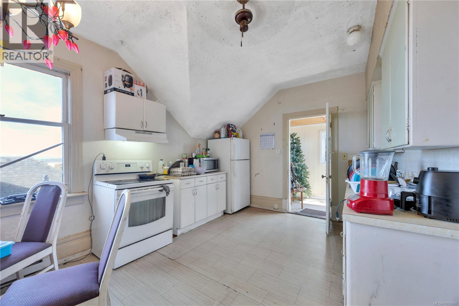 695 Franklyn St - 7