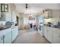 Kitchen - 695 Franklyn St, Nanaimo, BC V9R2Y1 Photo 8