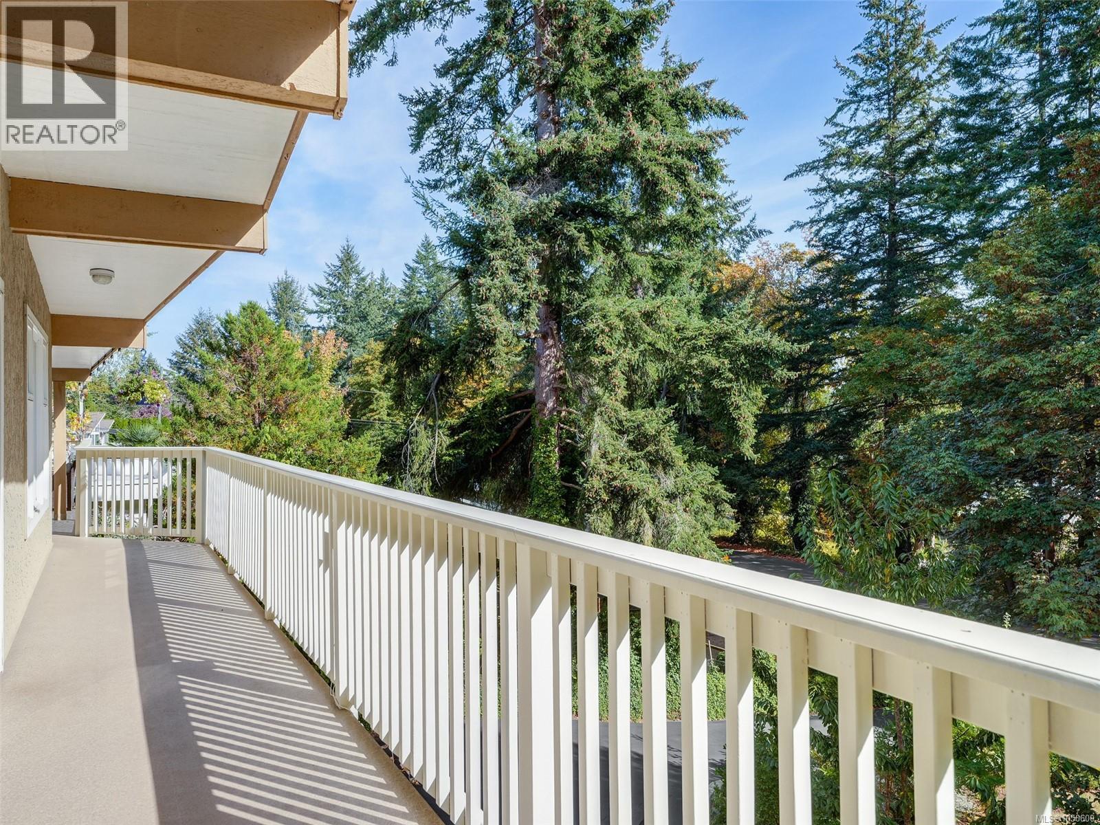  5190 Lochside Drive, Saanich