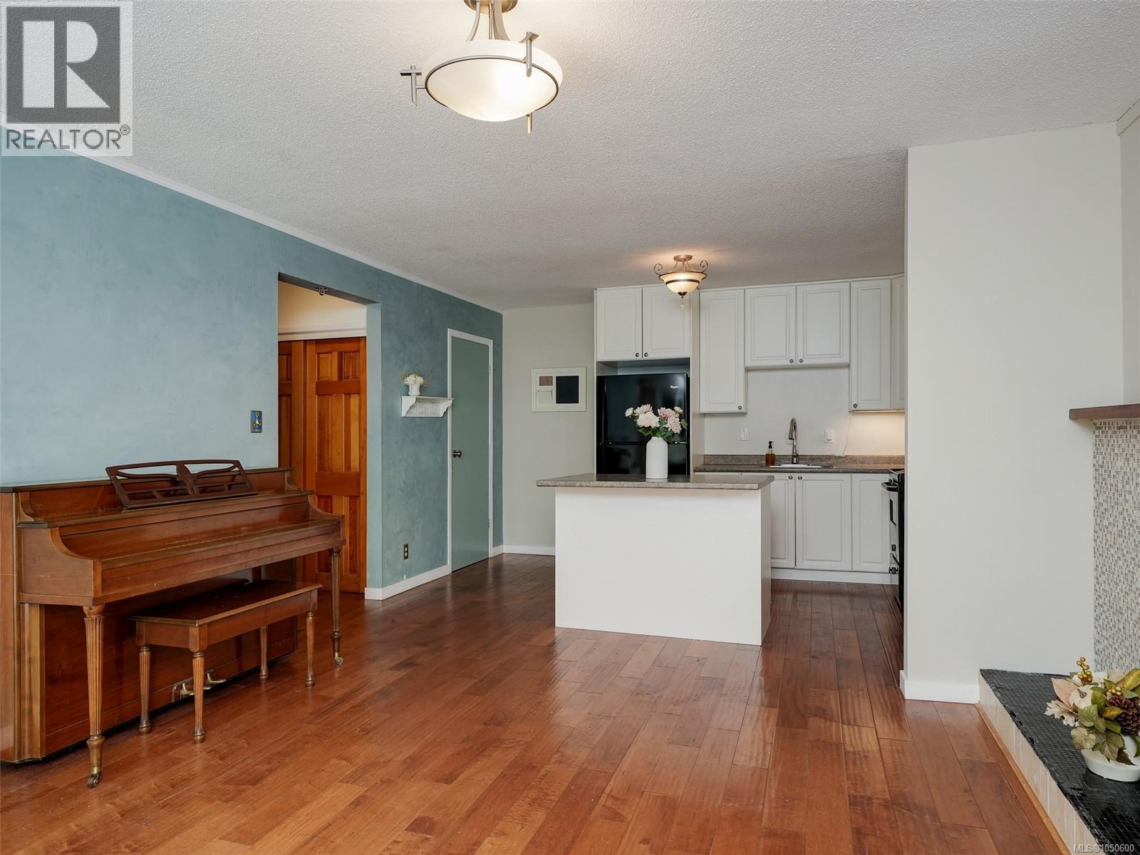 5190 Lochside Drive, Saanich