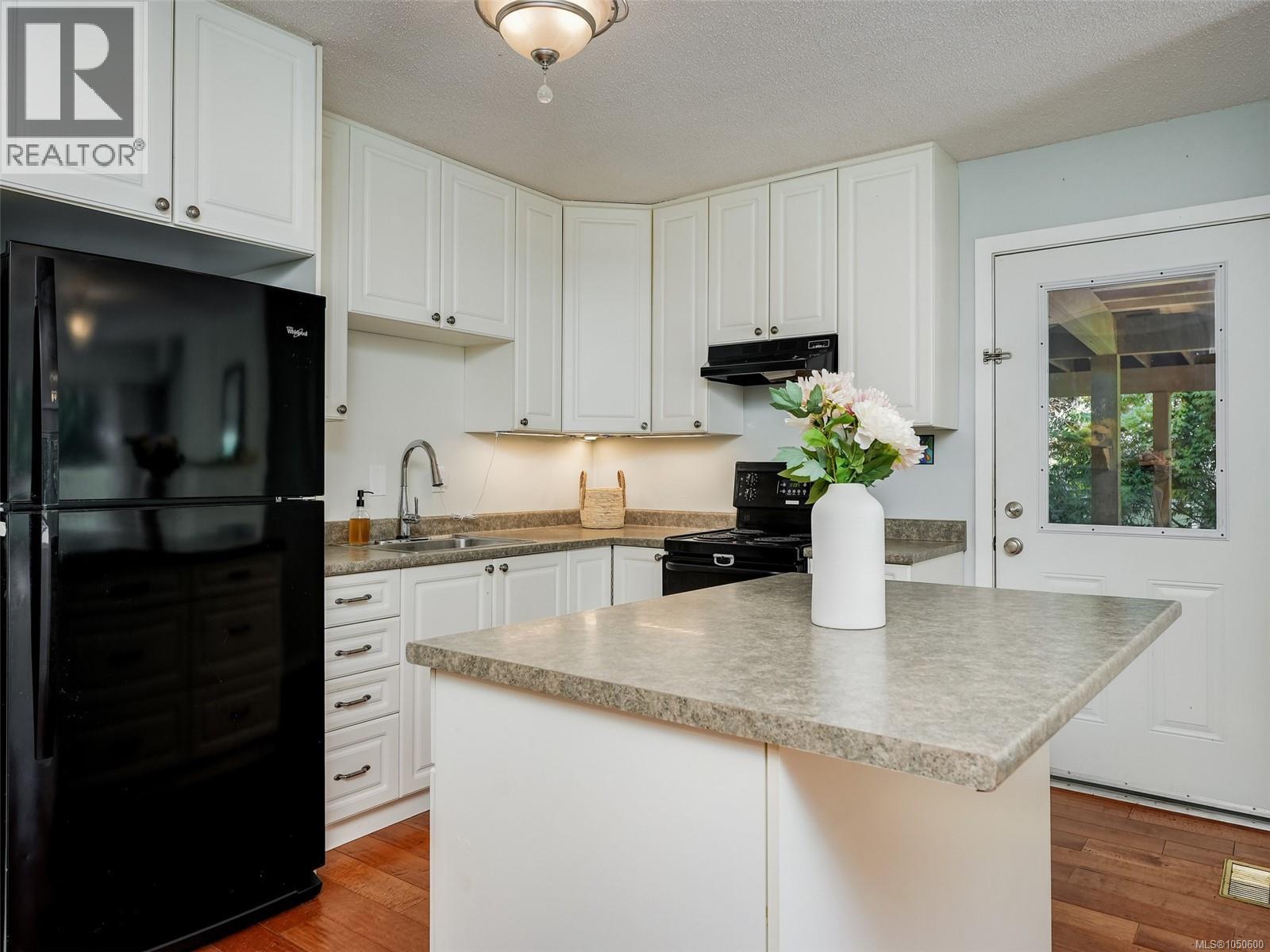  5190 Lochside Drive, Saanich