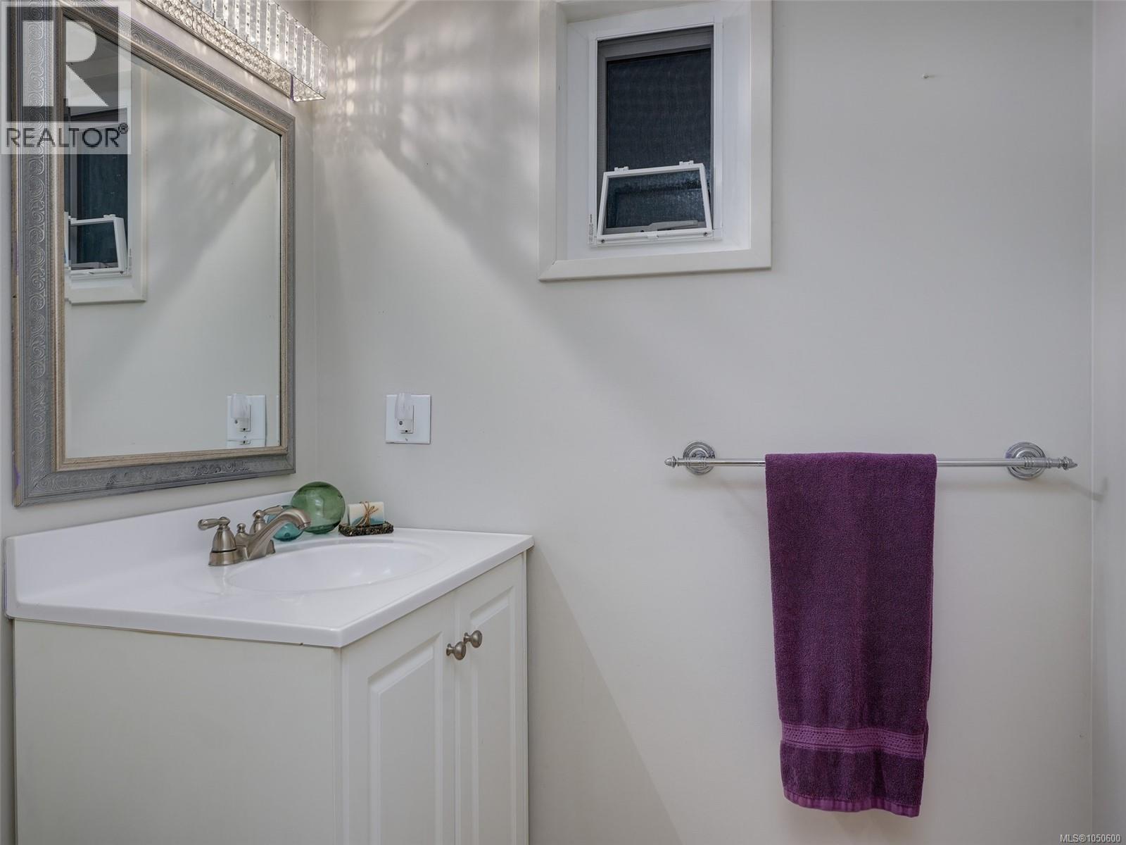  5190 Lochside Drive, Saanich