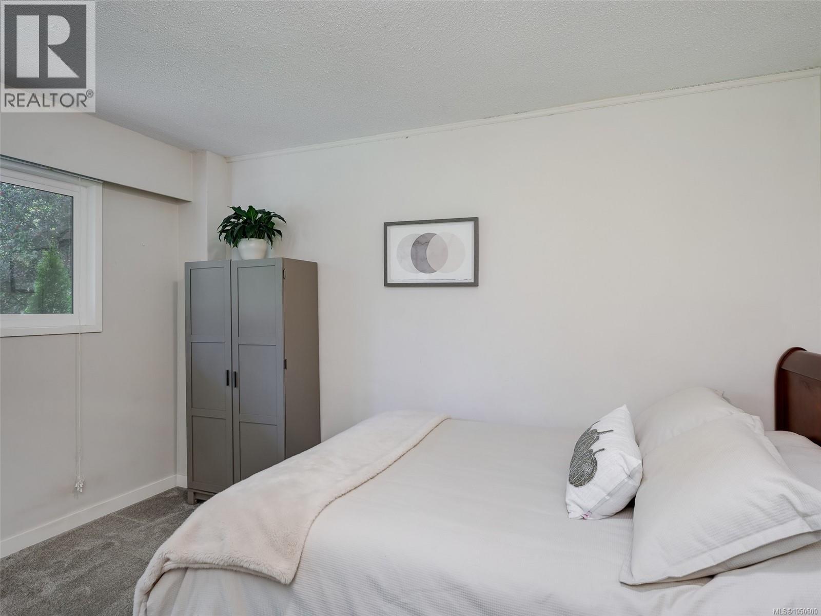 5190 Lochside Drive, Saanich