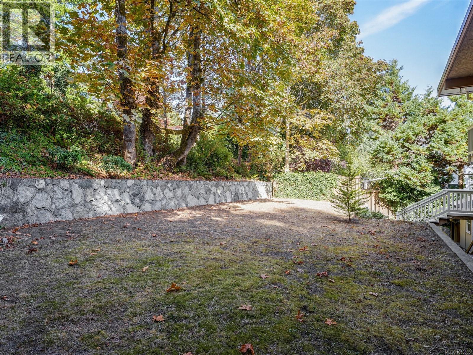 5190 Lochside Dr - 35