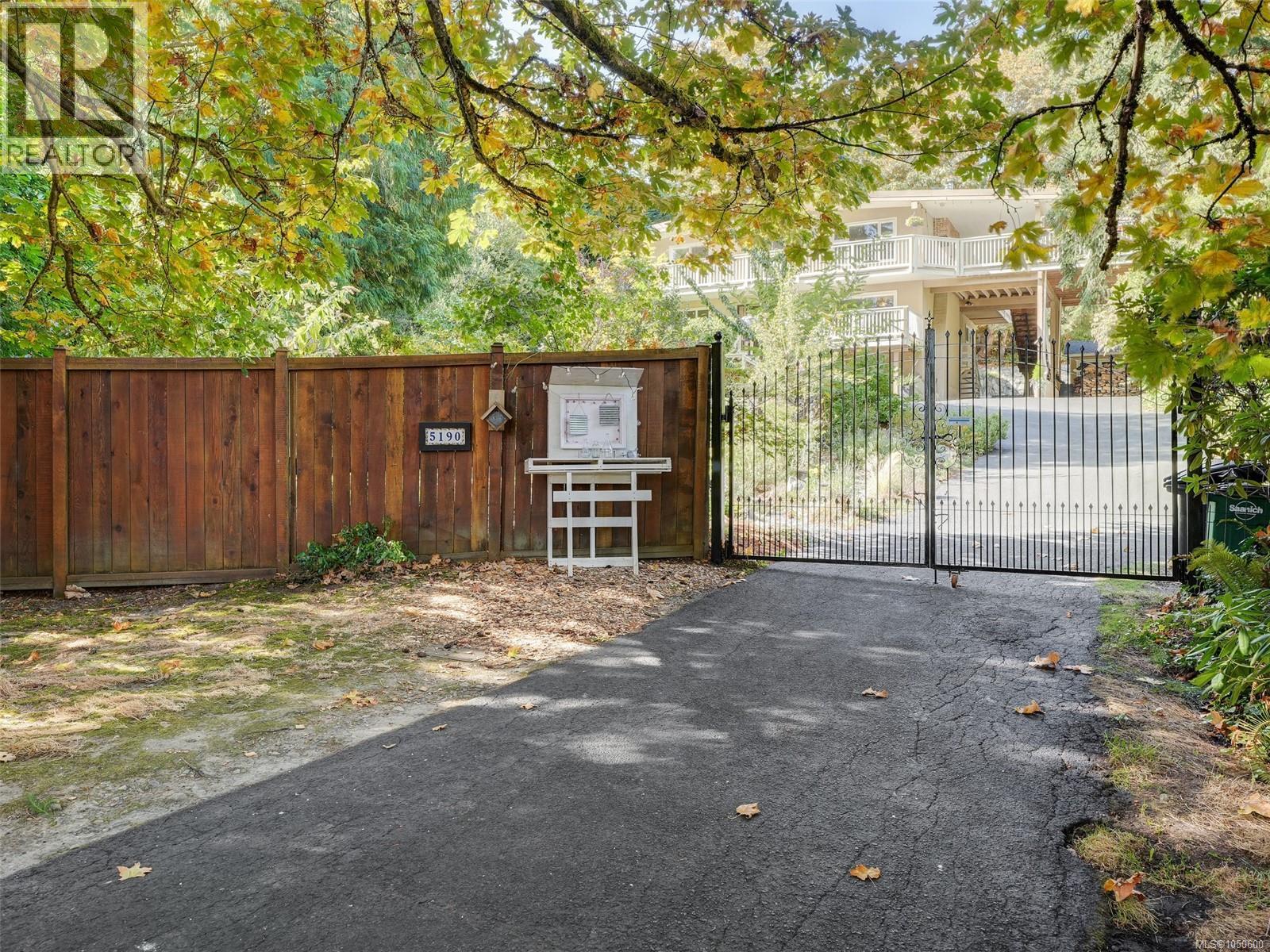 5190 Lochside Dr - 40