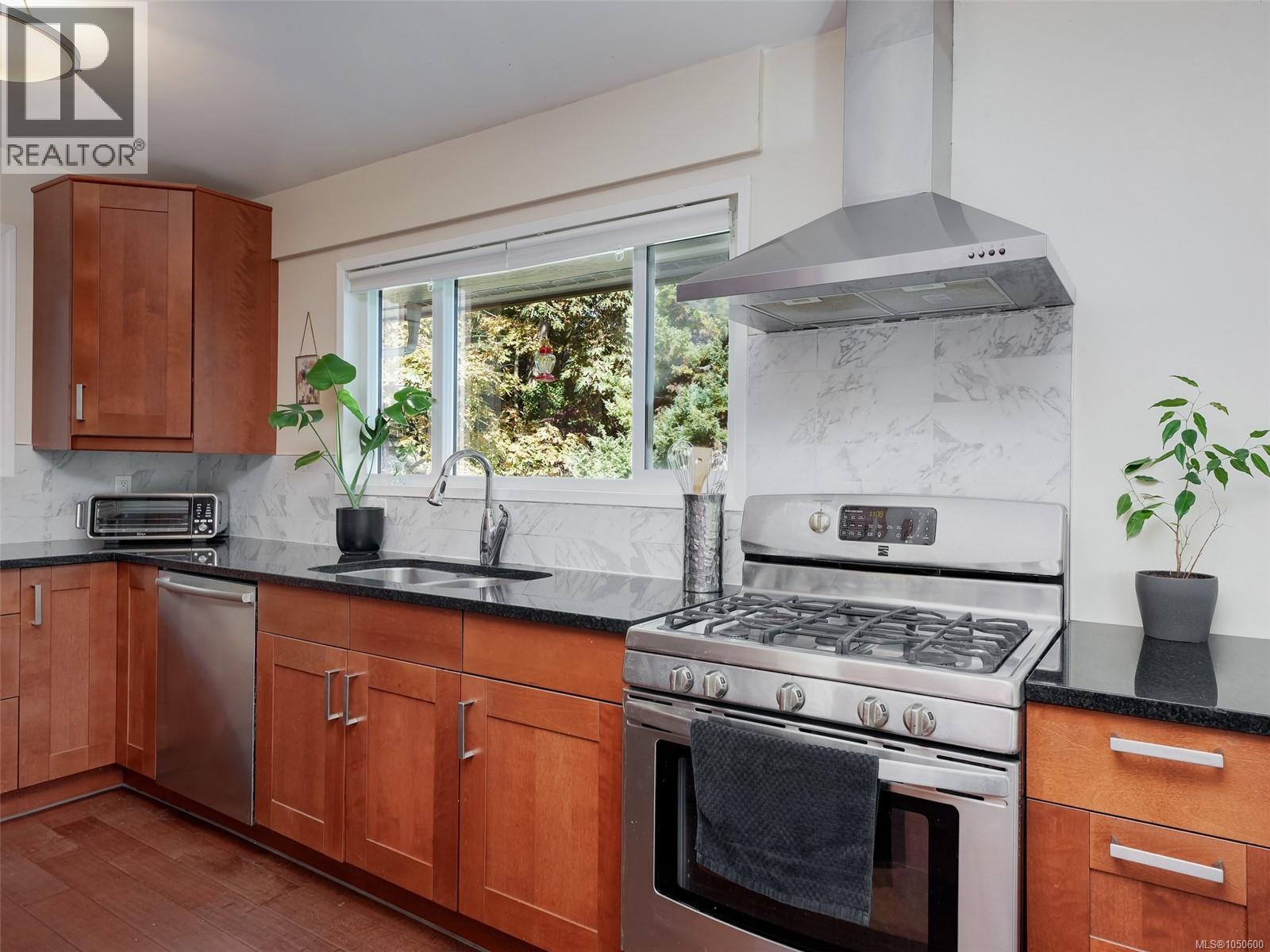 5190 Lochside Dr - 9