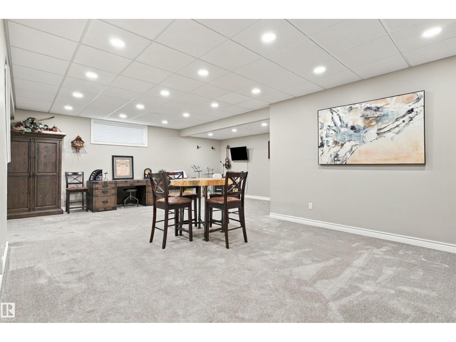 3611 61 ST - 32