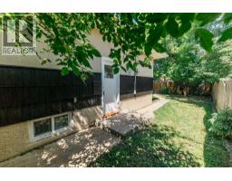 Living room - 5418 37 Street, Red Deer, AB T4N0W1 Photo 9