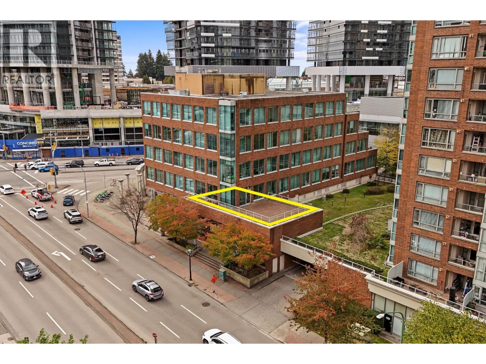 Photo of 205 4885 KINGSWAY 19