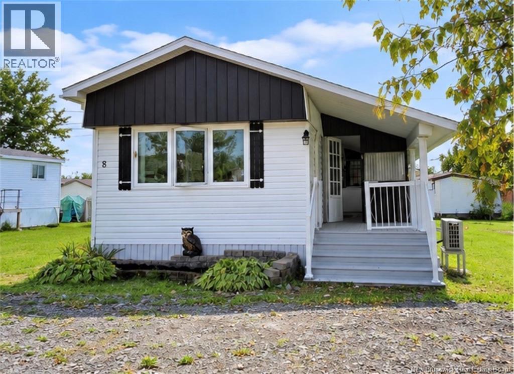 8 Tait Crescent - 1