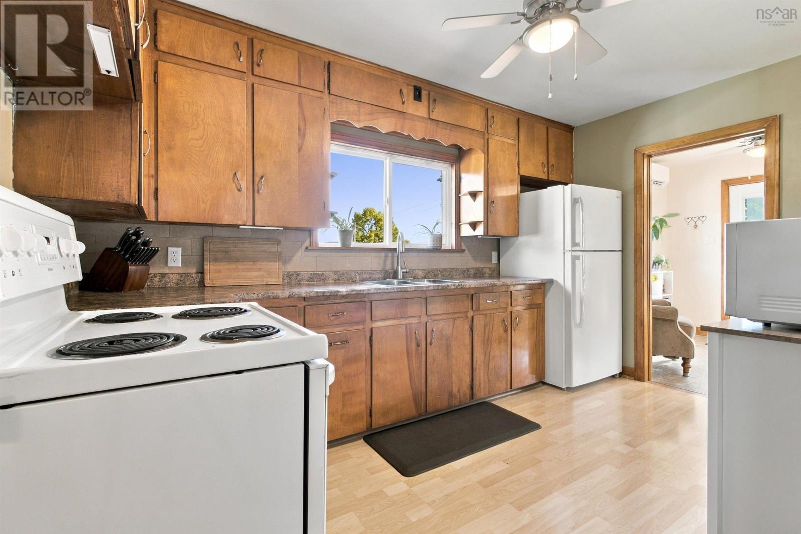 122 Campbell Avenue - Image 13