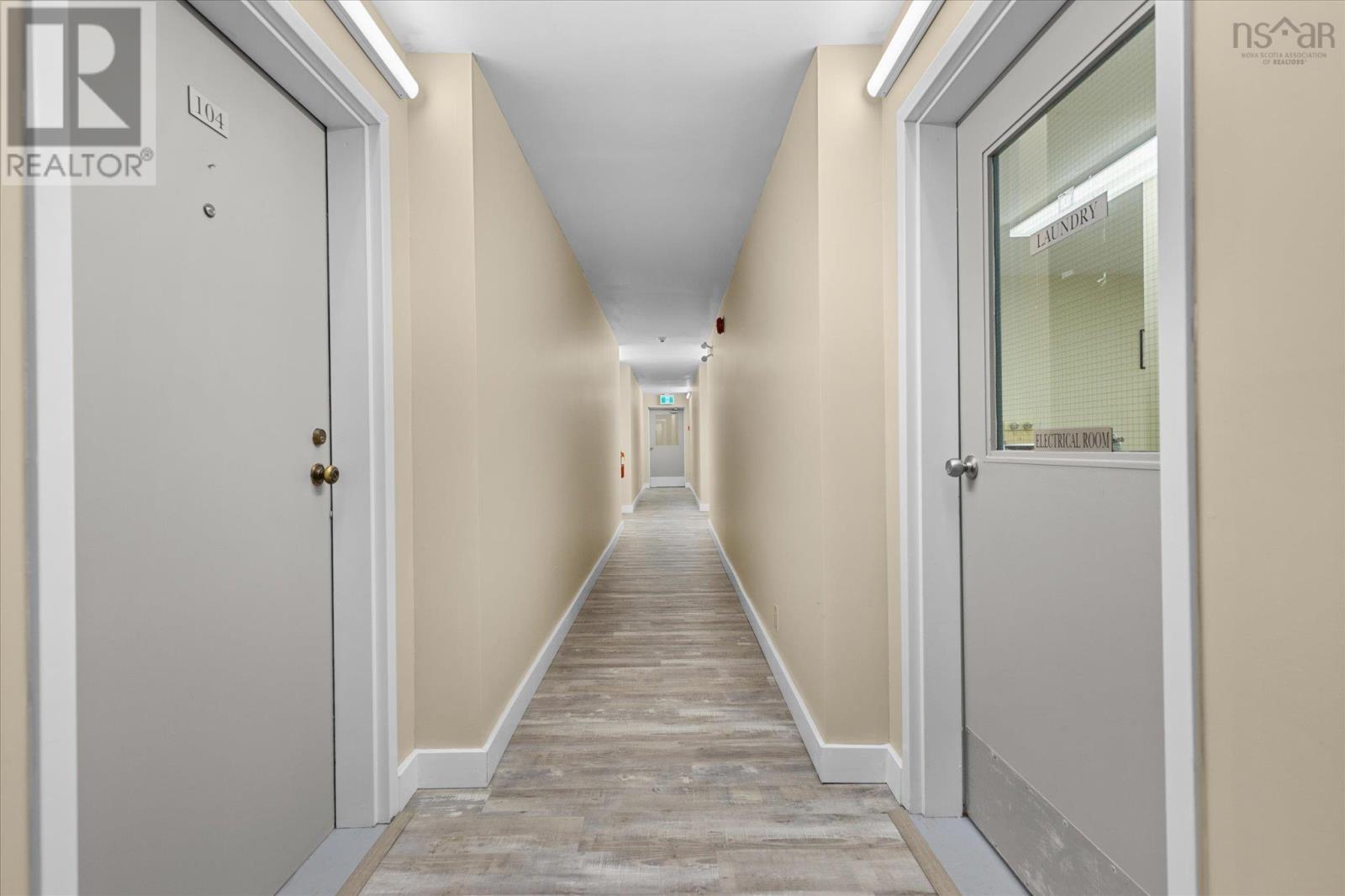 #104 215 King Street - Image 27