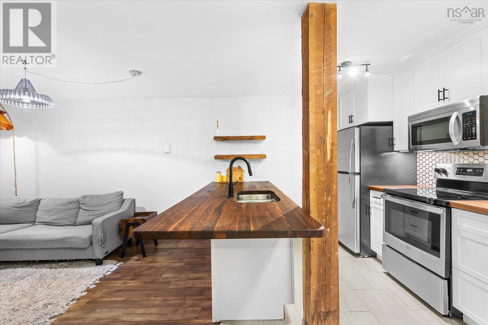 #104 215 King Street - 6