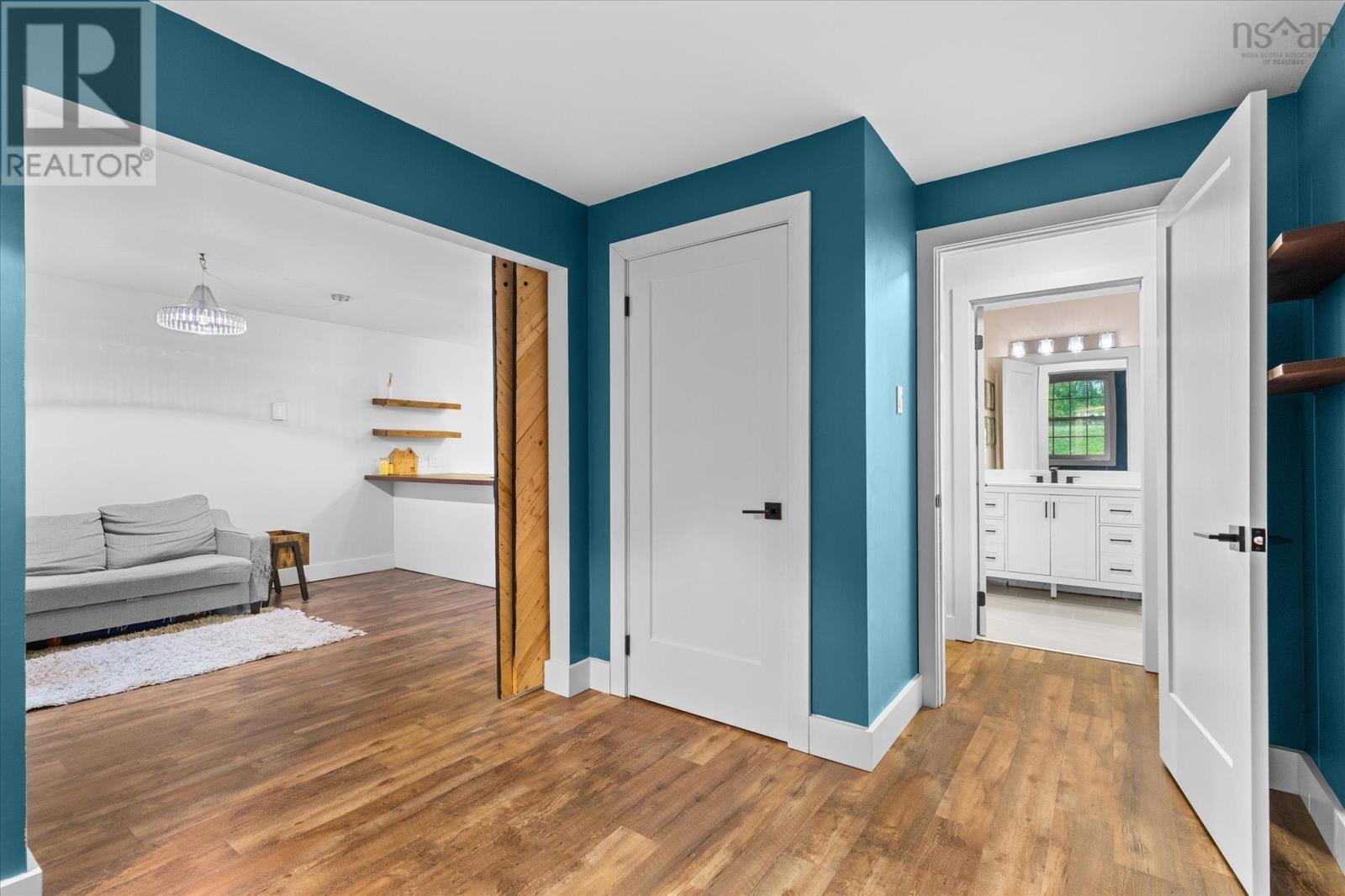 #104 215 King Street - 18