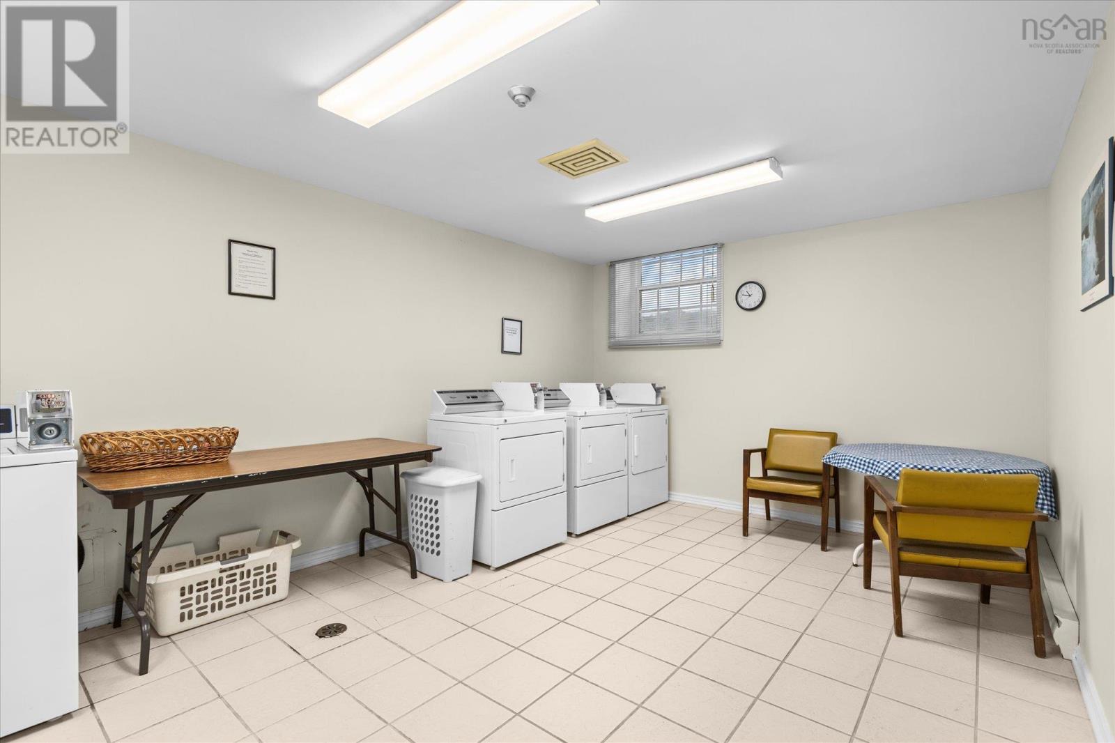 #104 215 King Street - Image 28
