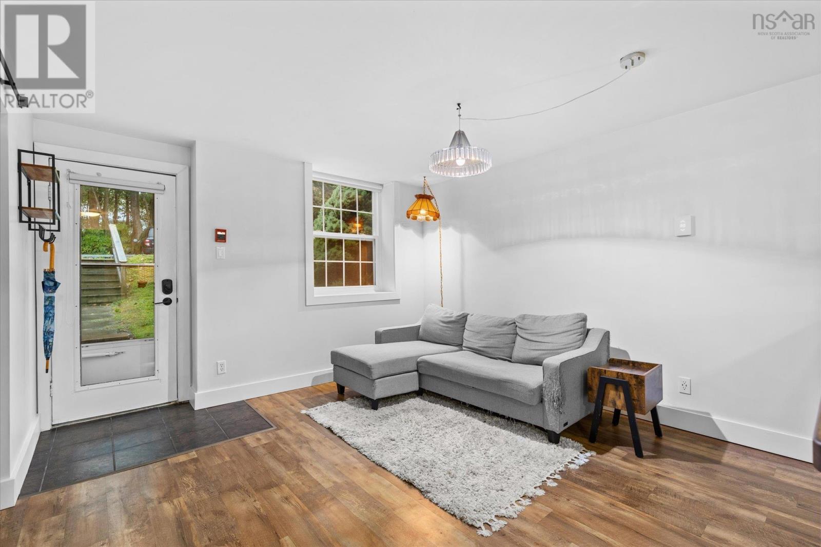 #104 215 King Street - 12