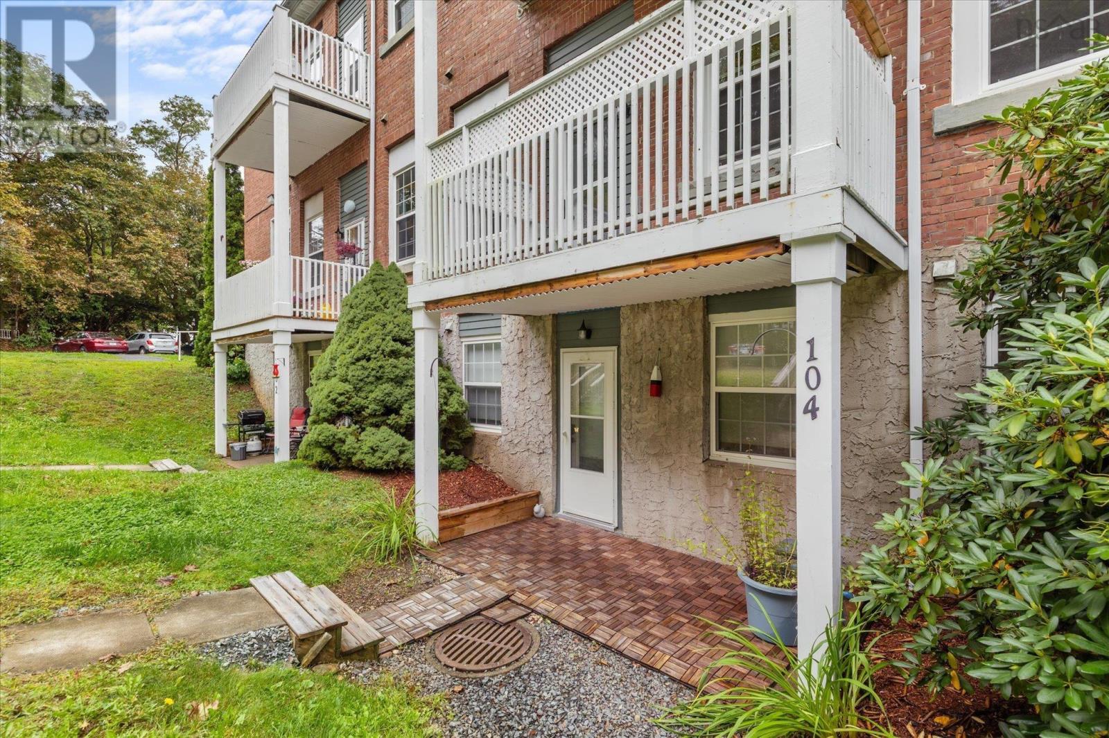#104 215 King Street - Image 3
