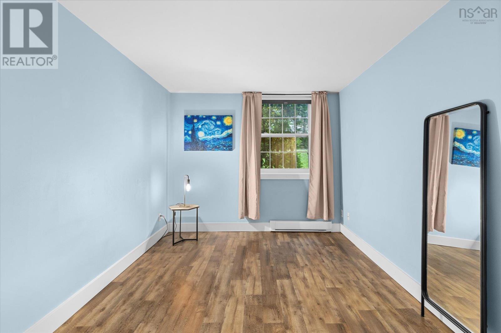 #104 215 King Street - 23