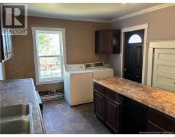 Living room - 560 Queen Street, Bathurst, NB E2A2J7 Photo 8