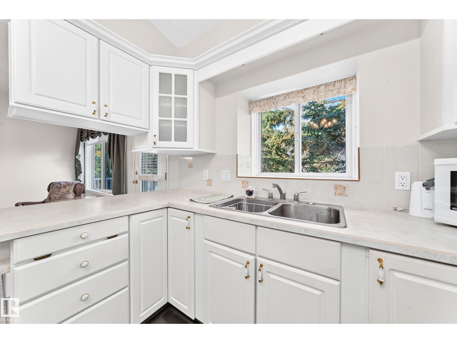 111 LAKESIDE PL - 9