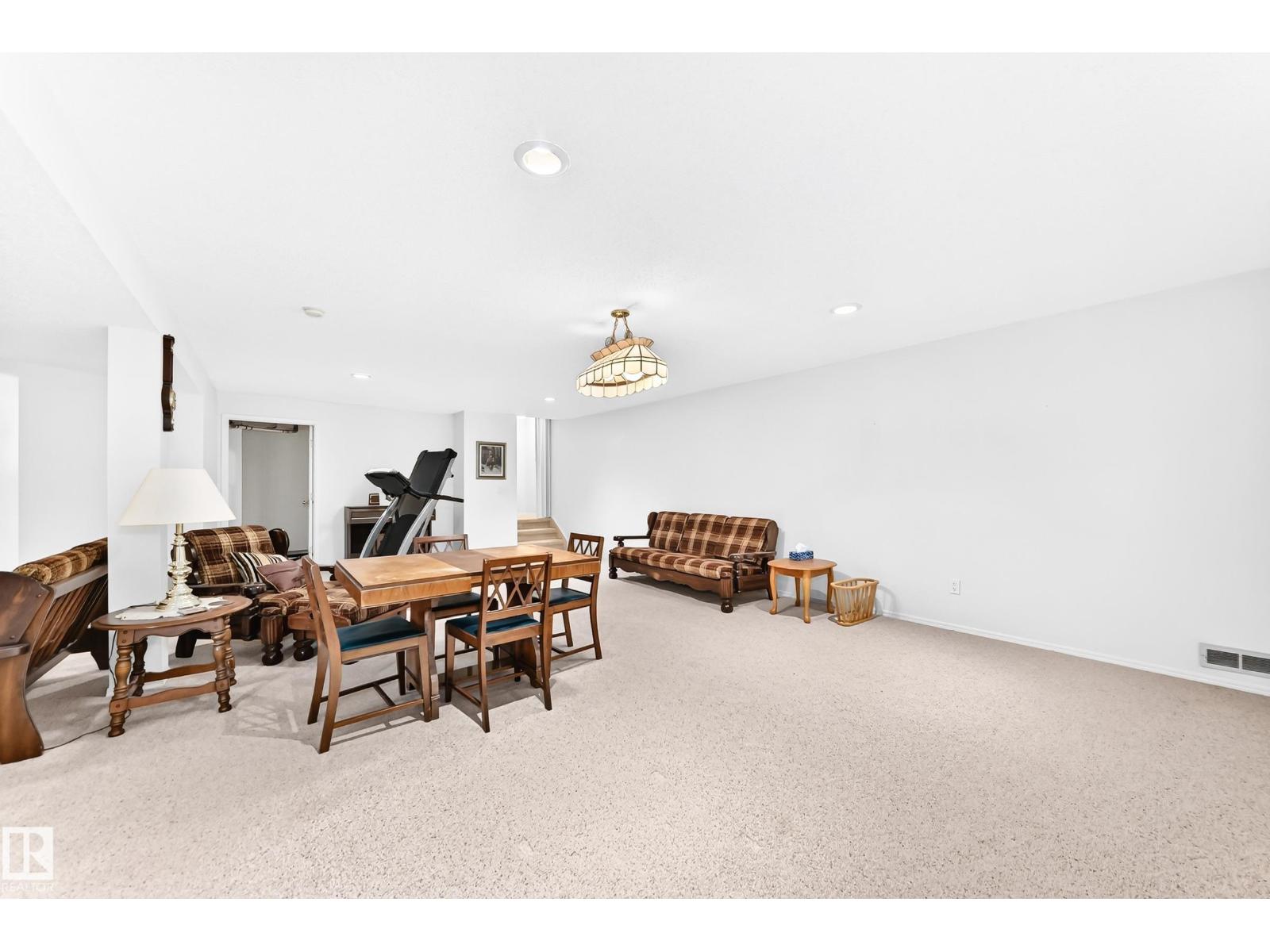 111 LAKESIDE PL - 33