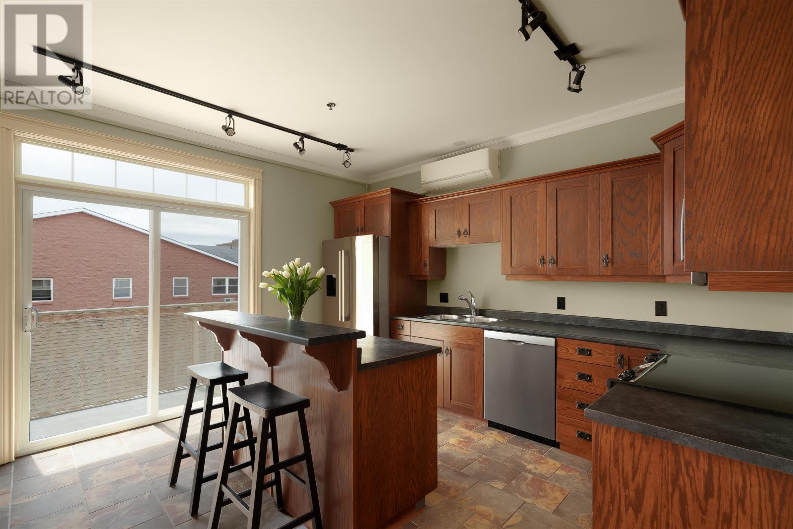 #302 111 Richmond Street - Image 4