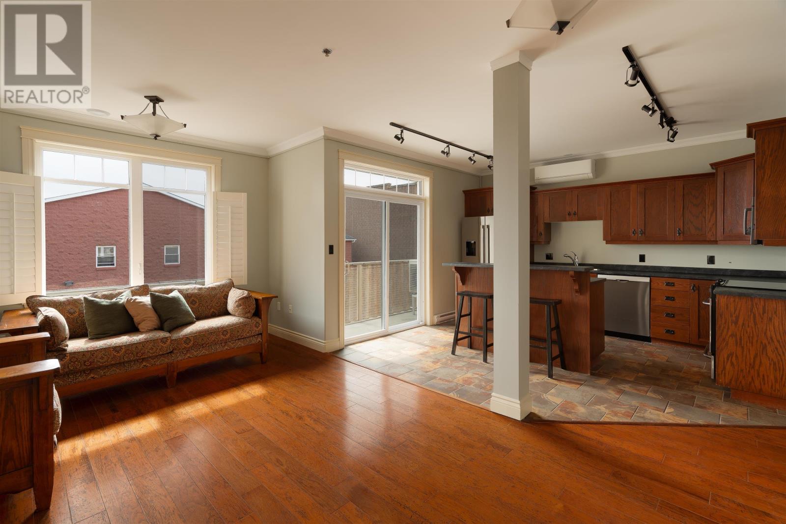#302 111 Richmond Street - Image 7