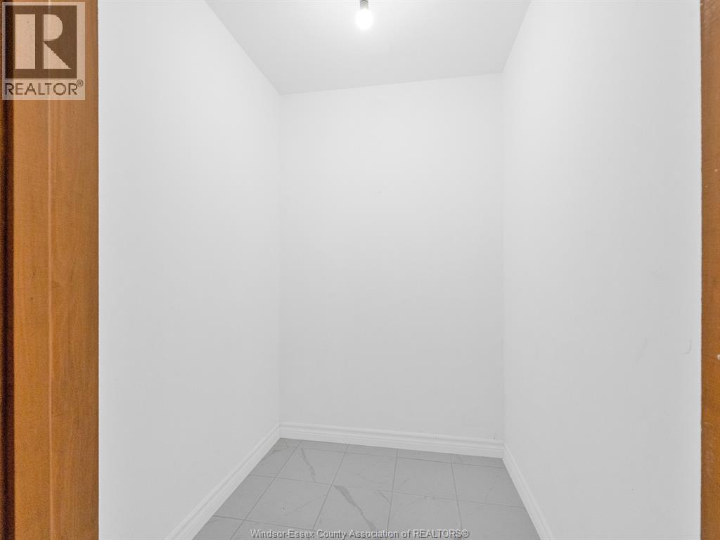 877 PIERRE AVENUE - Image 17
