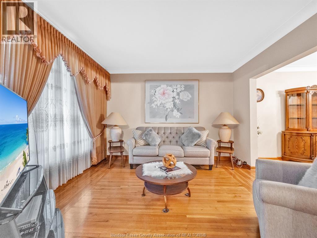 877 PIERRE AVENUE - Image 19