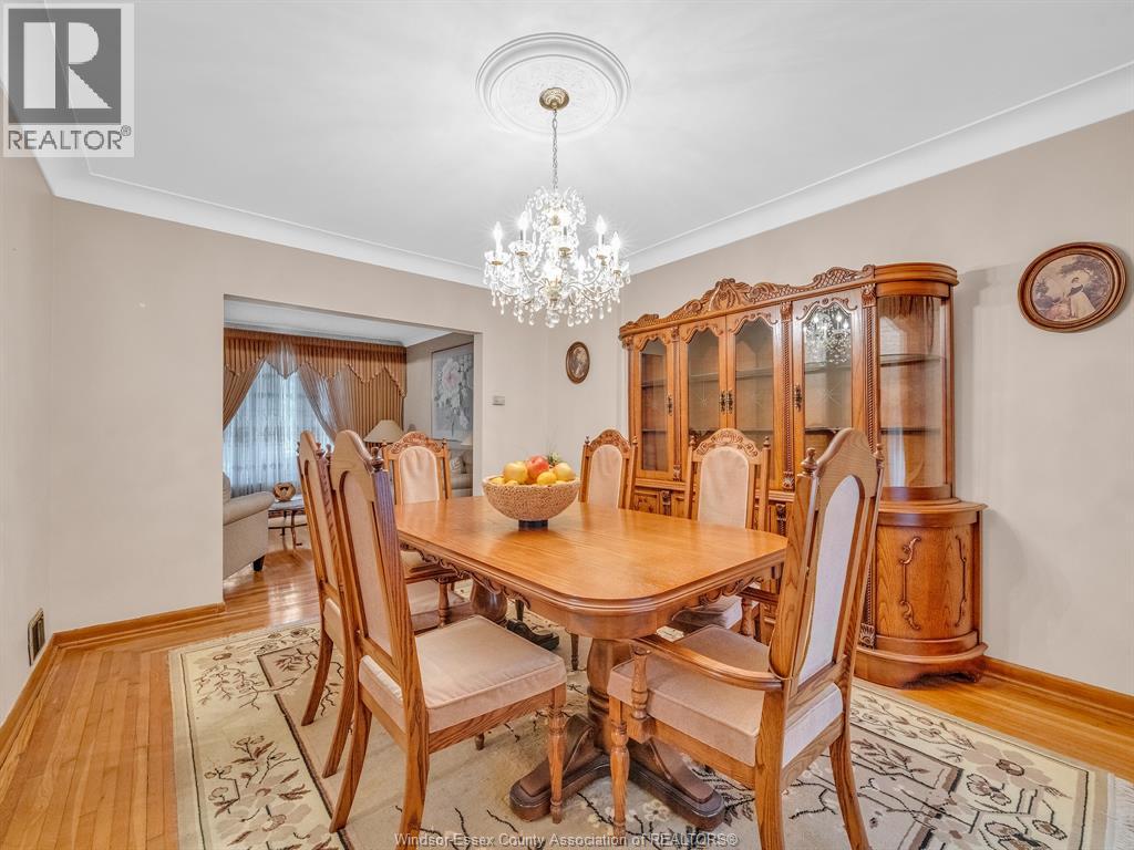 877 PIERRE AVENUE - Image 12