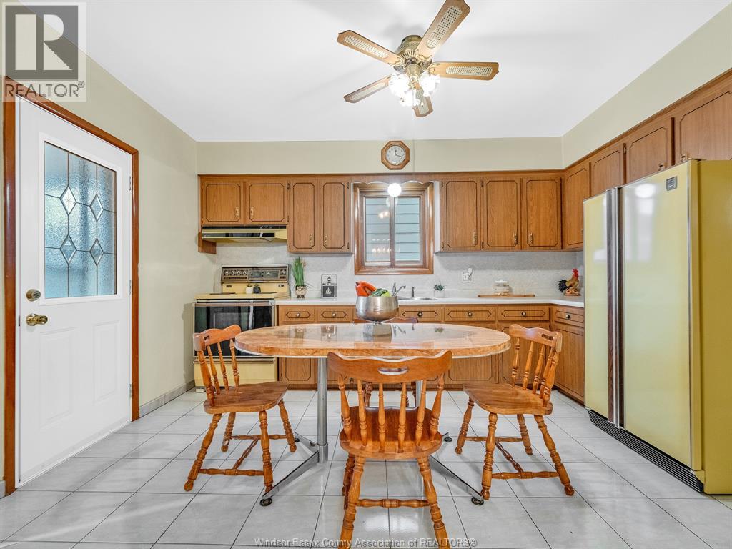 877 PIERRE AVENUE - 13