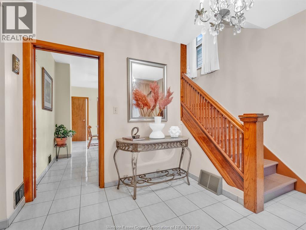 877 PIERRE AVENUE - 7